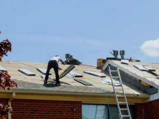 roofers-1024×647-1