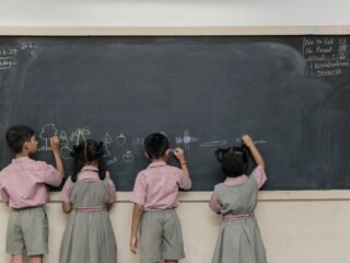 child-board-writhing-1